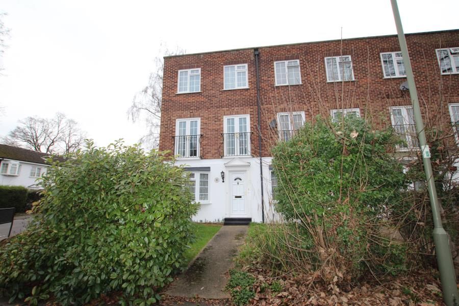 4 bed end terrace house to rent in White Rose Lane, Woking GU22, £1,900 pcm Zoopla