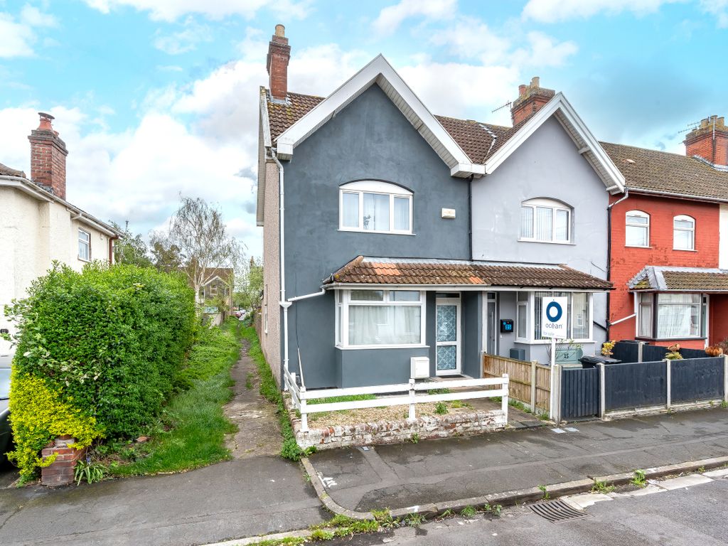 2 bed end terrace house for sale in Poole Street, Avonmouth, Bristol