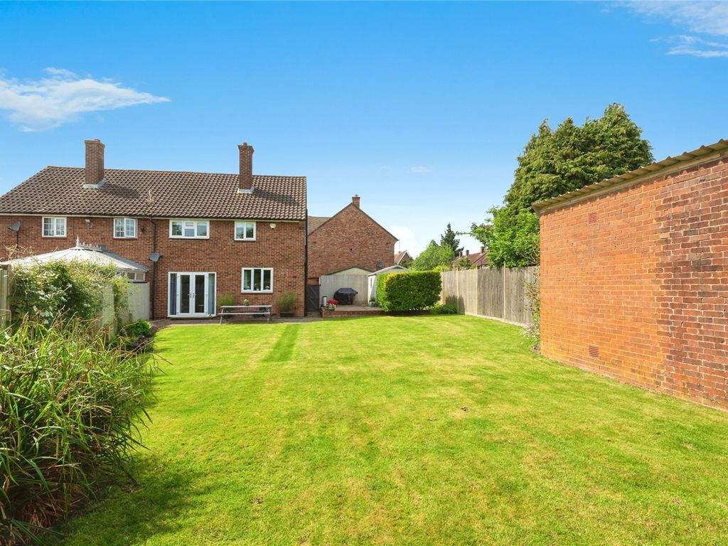 3 bed detached house for sale in Sutton Gardens, Merstham, Redhill