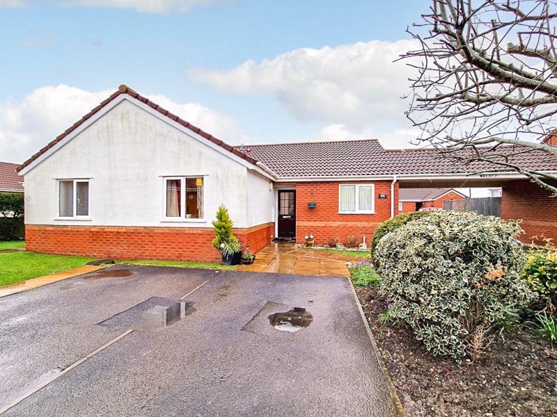 2 bed semidetached bungalow for sale in Lansdown Gardens, WestonSuper