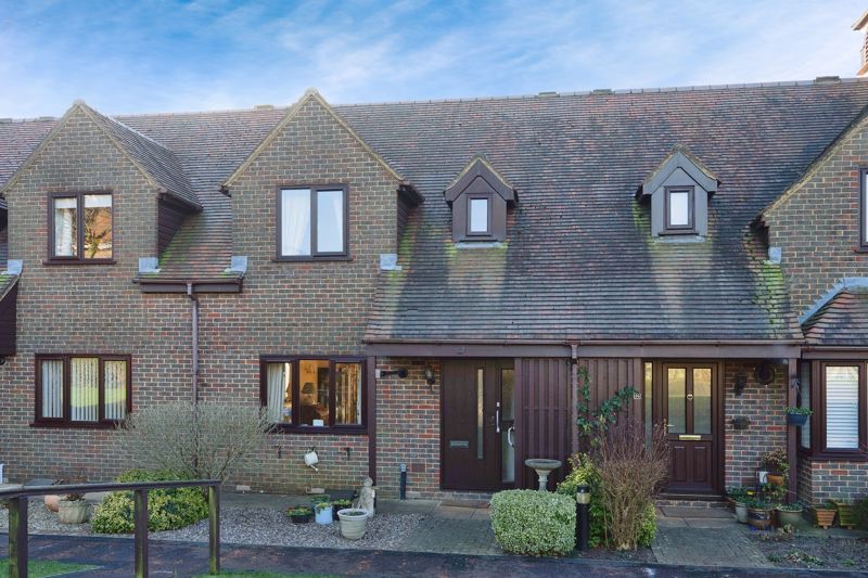 2 bed property for sale in Courville Close, Alveston BS35, £320,000