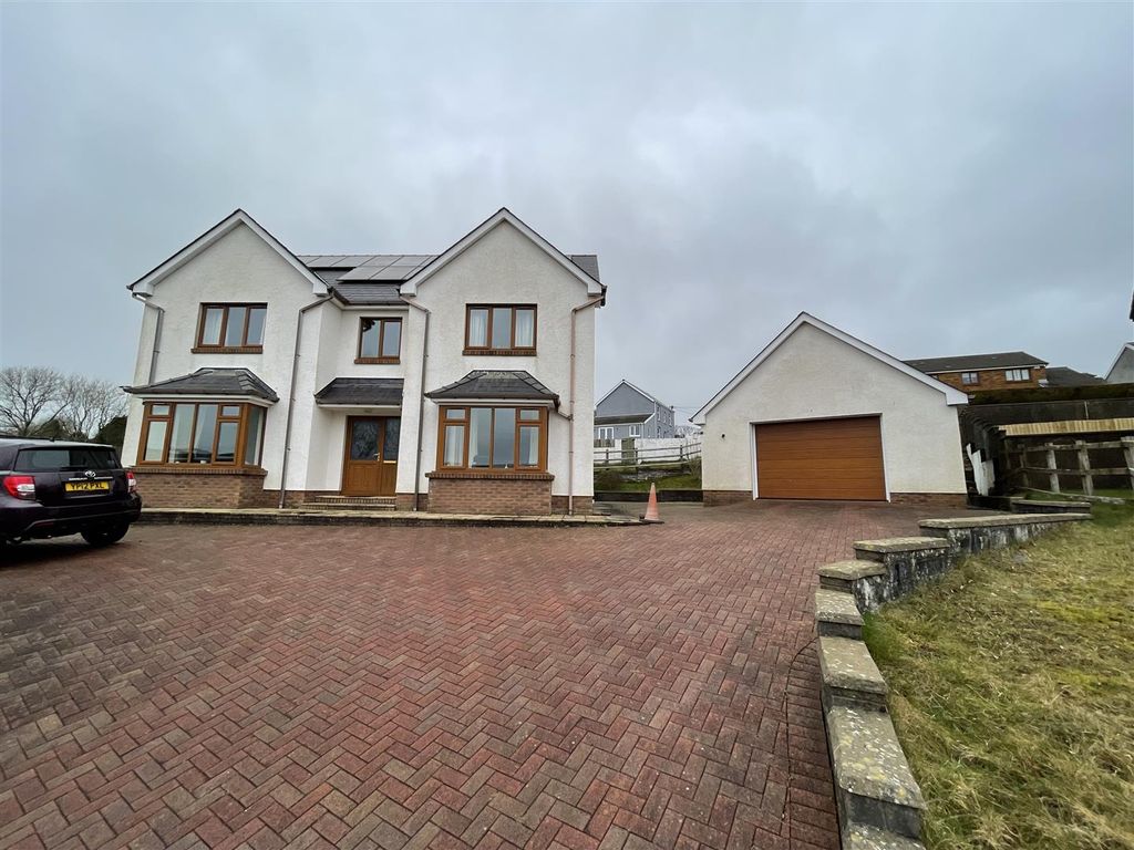 6 bed detached house for sale in Bryn Tirion, Pontyberem, Llanelli SA15