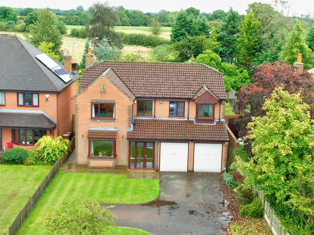 4 bed detached house for sale in Crewe Road, Wistaston, Cheshire CW2, £