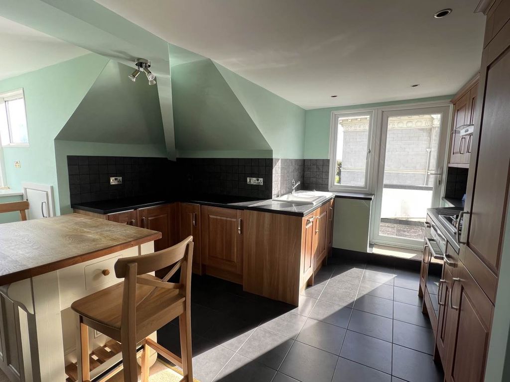 2 bed shared to rent in Victoria Park Road, St. Leonards
