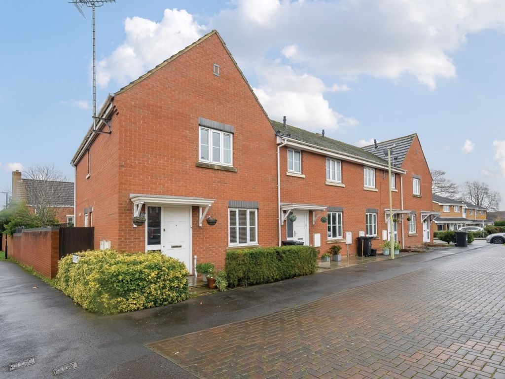 3 bed end terrace house for sale in Hatch Road, Stratton St. Margaret