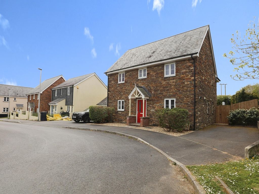 4 bed detached house for sale in Holly Berry Road, Lee Mill Bridge