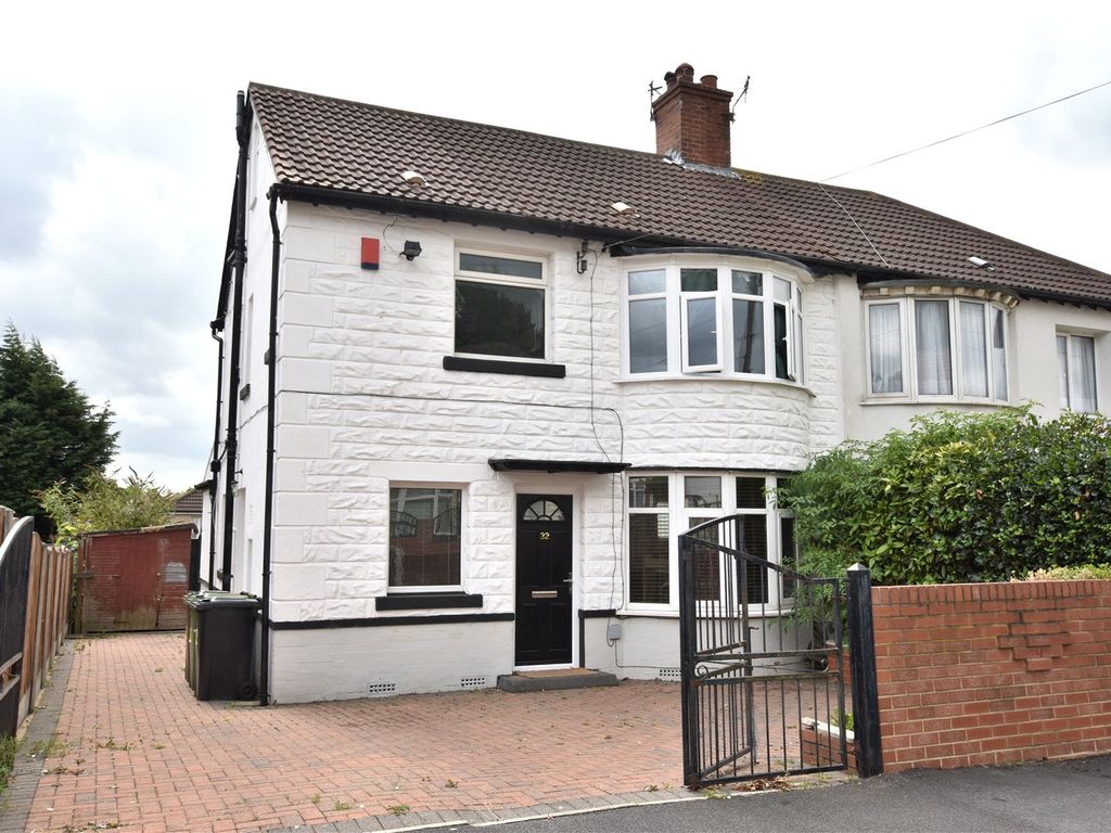 3 bed semidetached house for sale in Easterly Avenue, Oakwood, Leeds