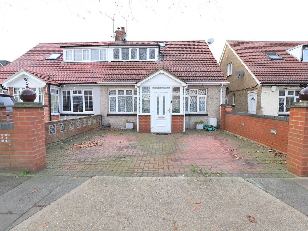 4 bed bungalow for sale in Princes Park Lane, Hayes, Greater London UB3