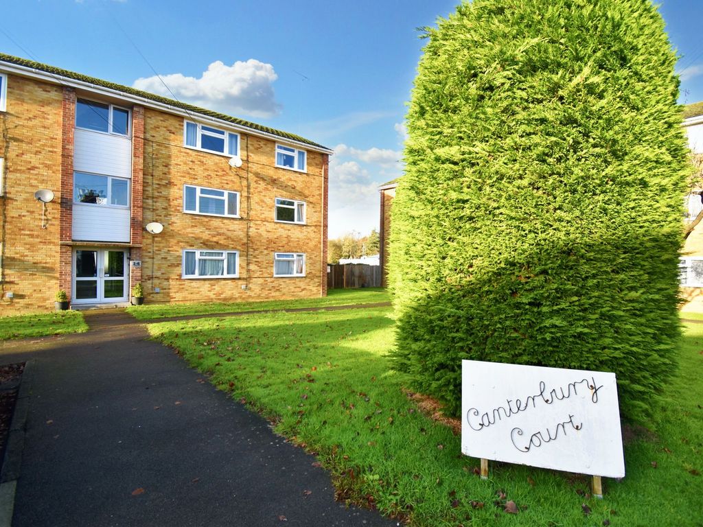 2 bed property to rent in Wallis Road, Ashford TN24, £950 pcm Zoopla