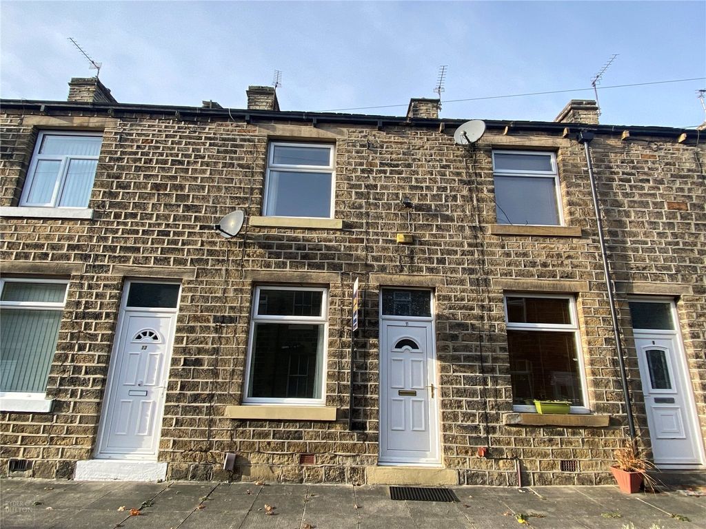 2 bed terraced house to rent in Broomfield Terrace, Marsh, Huddersfield