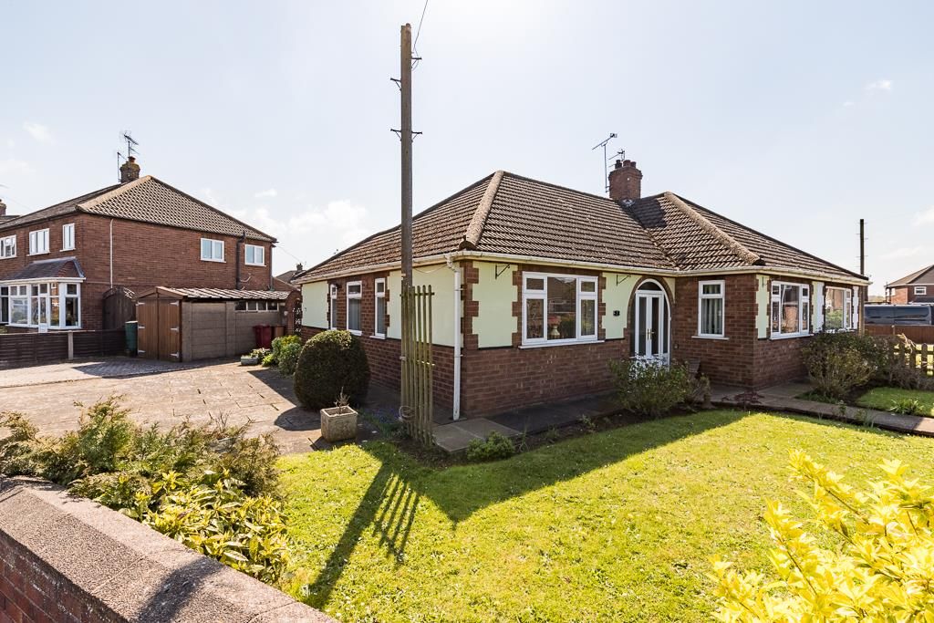 3 bed semidetached bungalow for sale in Bedale Road, Scunthorpe DN16
