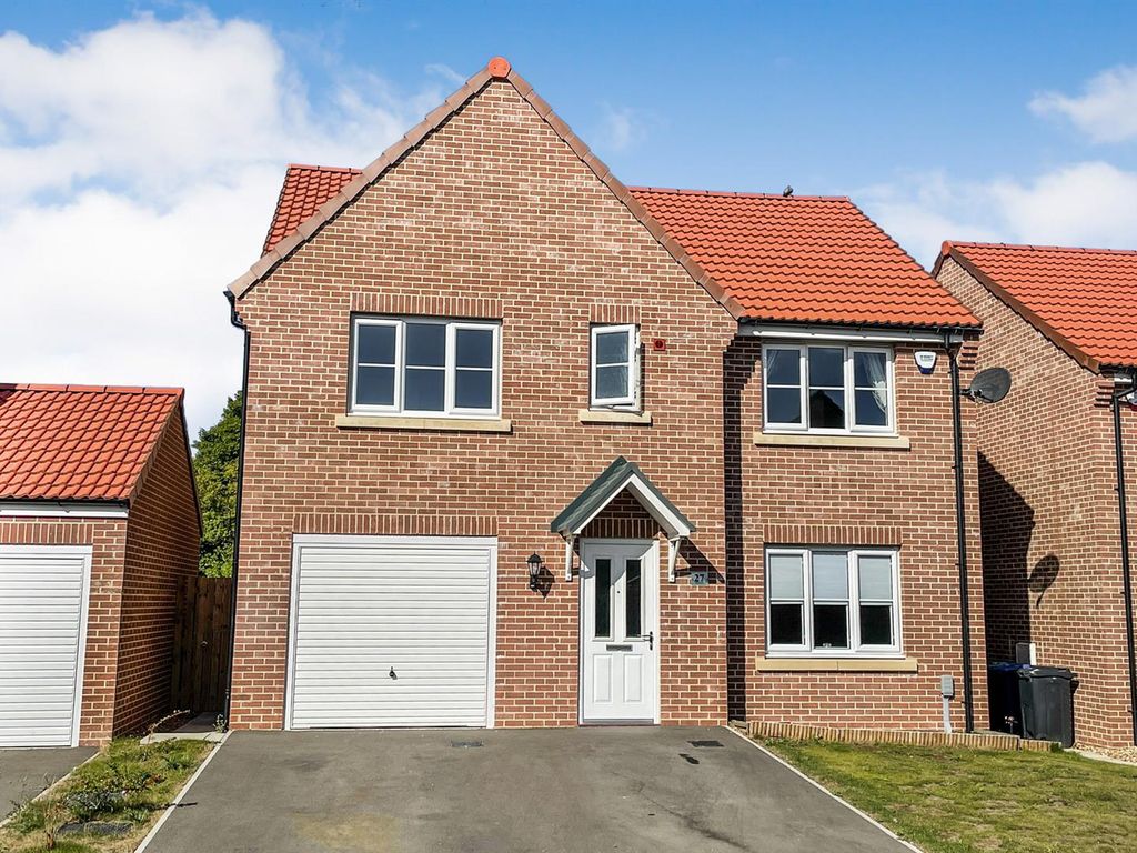 5 bed detached house for sale in Links Drive, Humberston, Grimsby DN36