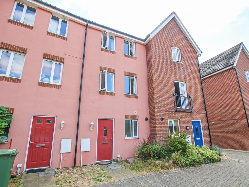 3 bed town house for sale in Dragonfly Lane, Cringleford, Norwich NR4