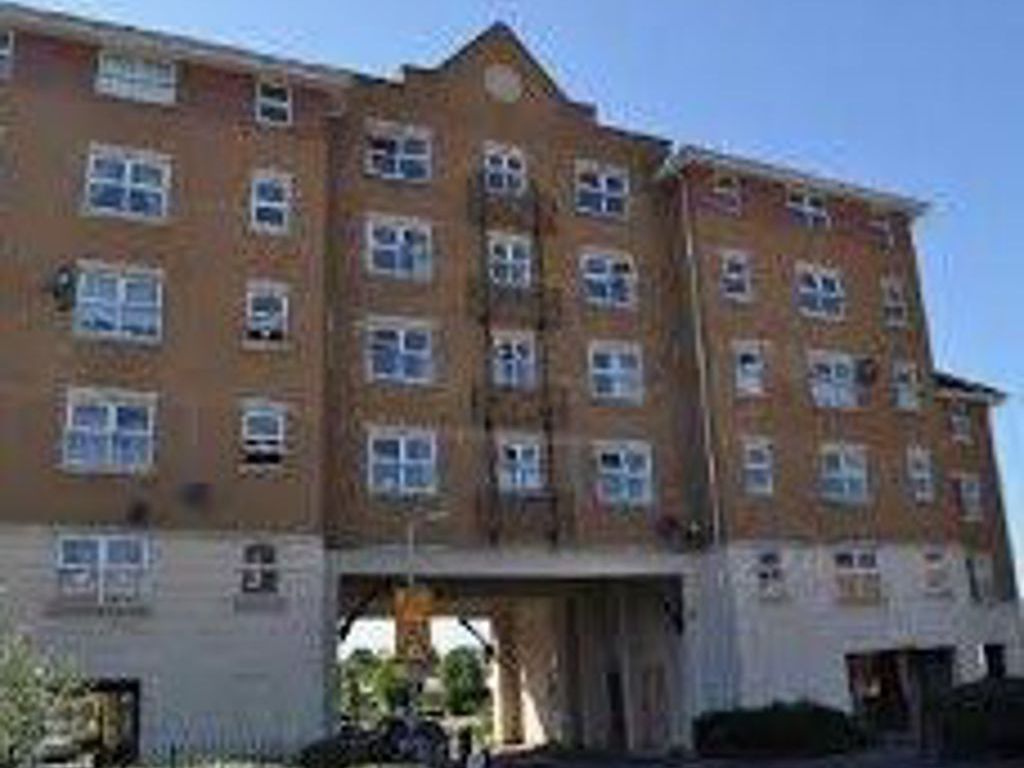 1 bed flat to rent in Pickfords Gardens, Slough SL1, £1,000 pcm Zoopla