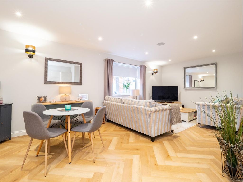 1 bed flat for sale in Garratts Lane, Banstead SM7 Zoopla