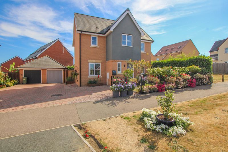 4 bed detached house for sale in School Avenue, Dunton Fields, Laindon
