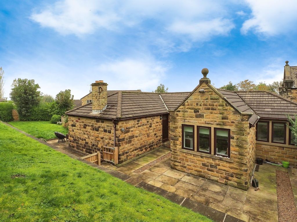 4 bed detached house for sale in Highfield Gardens, Thornhill WF12, £