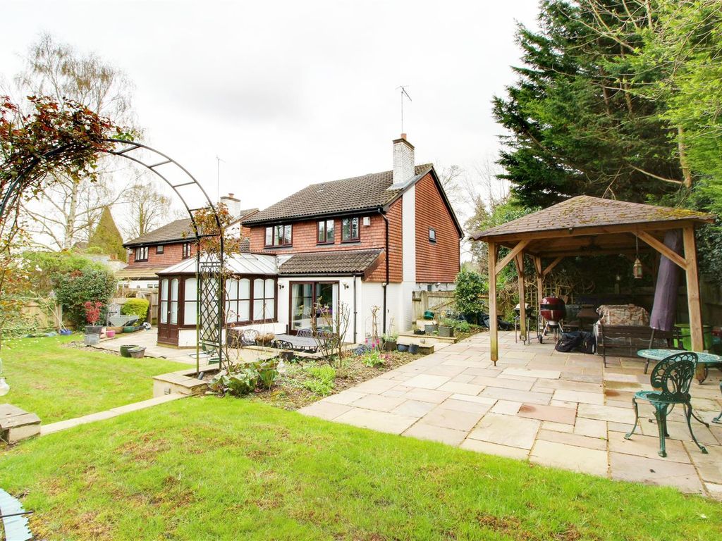 4 bed detached house for sale in The Conifers, Box Lane, Hemel