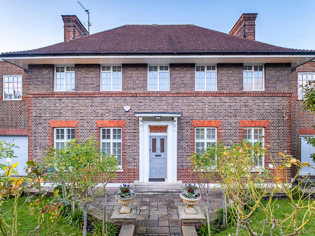 6 bed detached house for sale in Dorchester Drive, London SE24, £