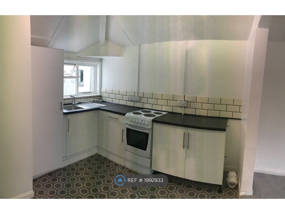 1 bed flat to rent in Broad Street, Launceston PL15, £550 pcm Zoopla