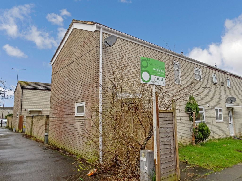 3 bed end terrace house to rent in Breydon Walk, Furnace Green, Crawley