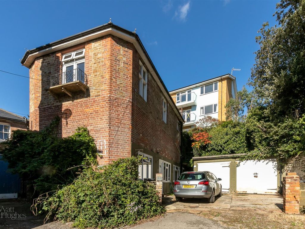 2 bed block of flats for sale in West Hill Road, St. LeonardsOnSea