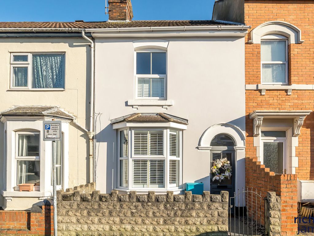3 bed terraced house for sale in Hythe Road, Old Town, Swindon SN1 Zoopla