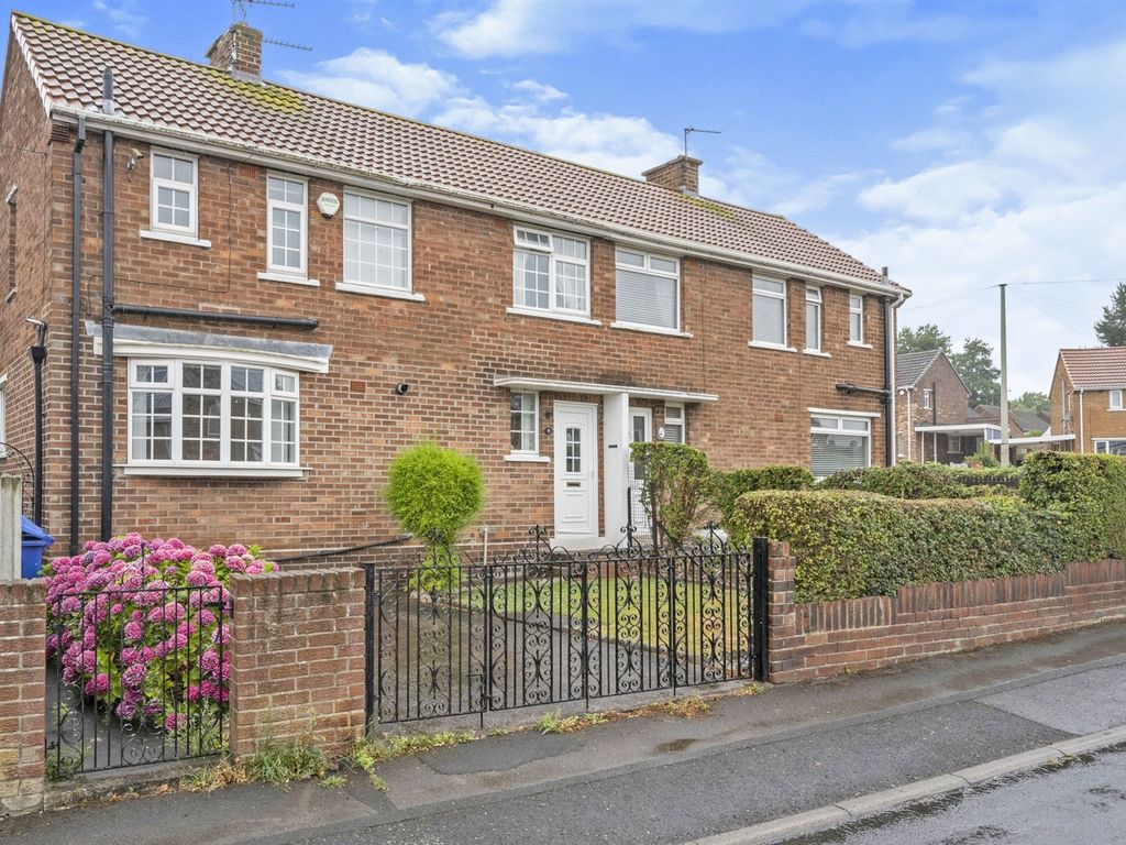 3 bed semidetached house for sale in Peters Road, Edlington, Doncaster