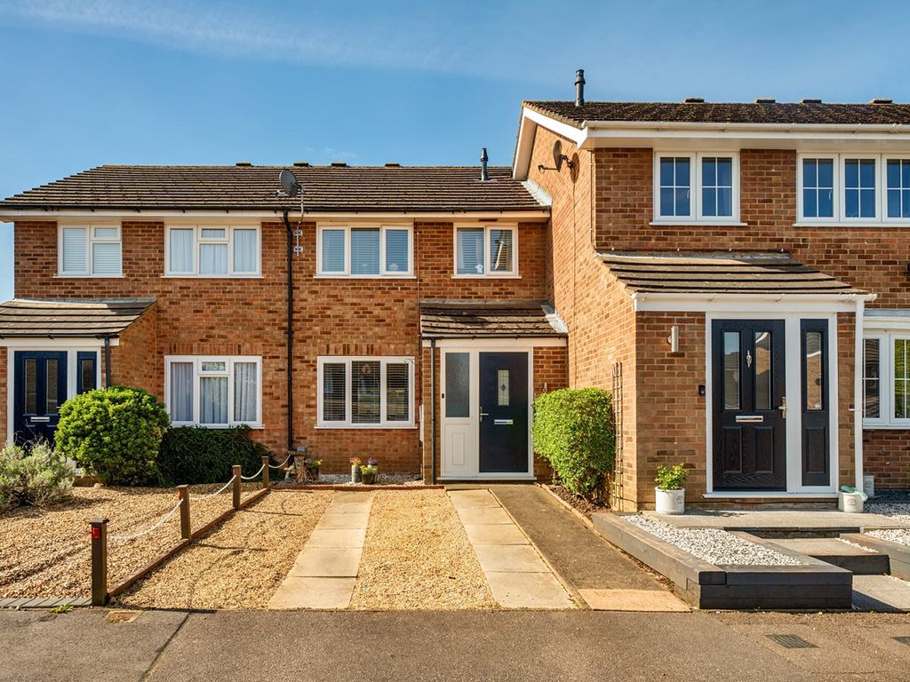 3 bed terraced house for sale in Windermere Close, Flitwick MK45, £