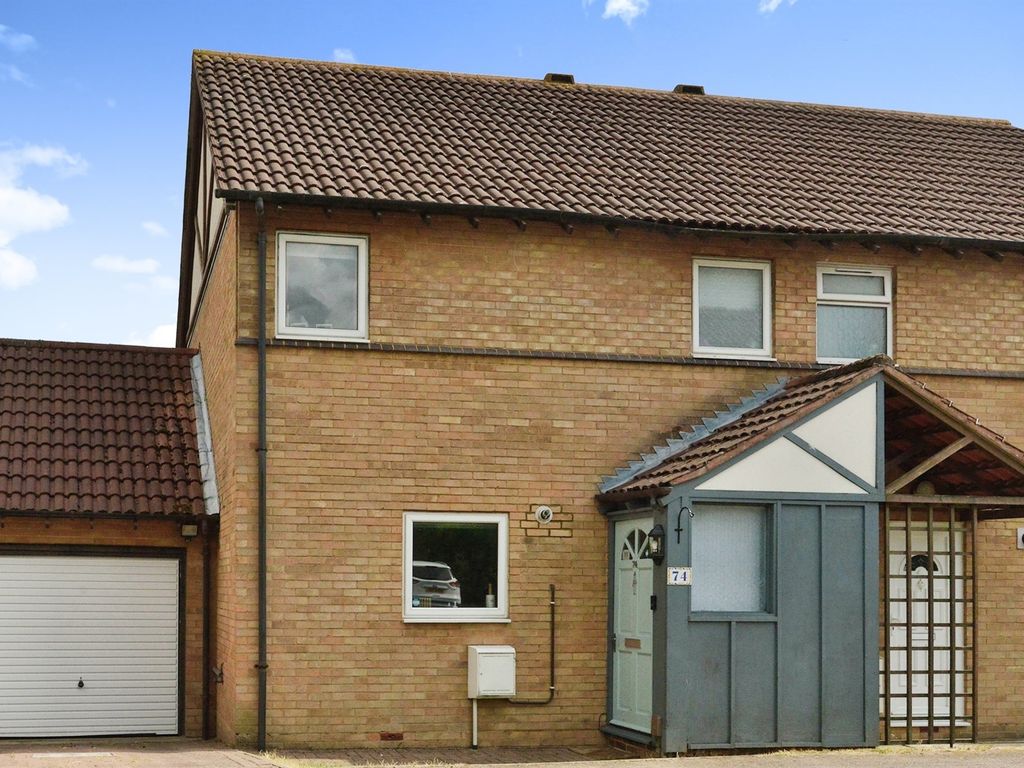3 bed semidetached house for sale in Chepstow Drive, Bletchley, Milton