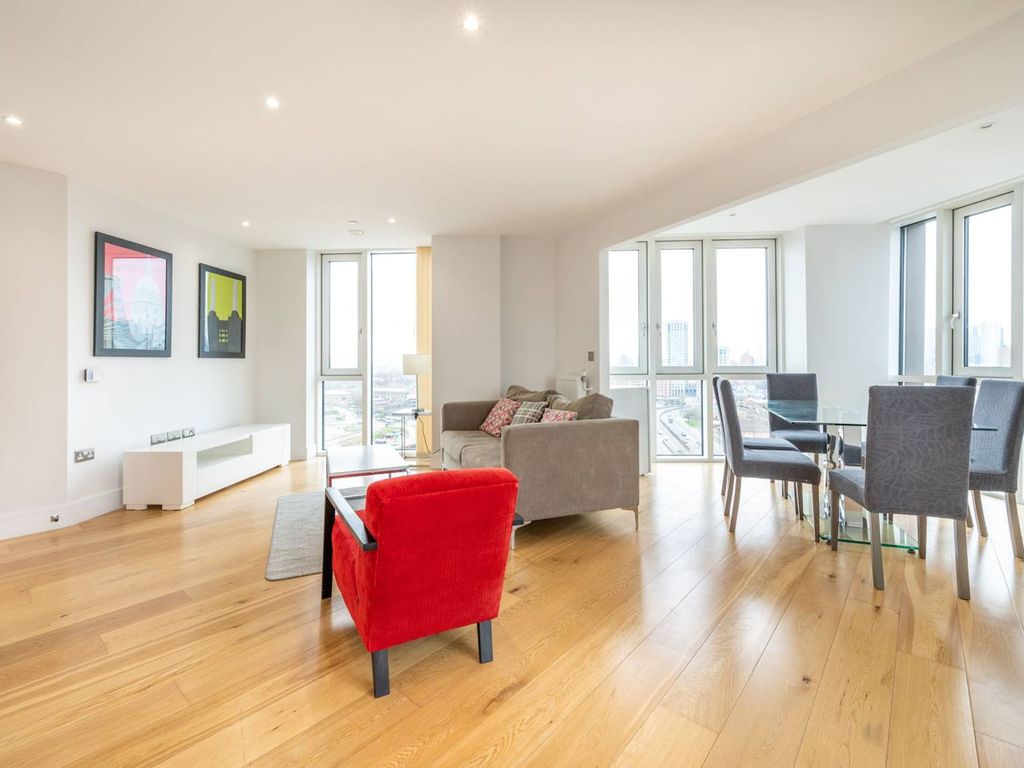 3 bed flat to rent in Sky View Tower, Stratford, London E15, £2,850 pcm