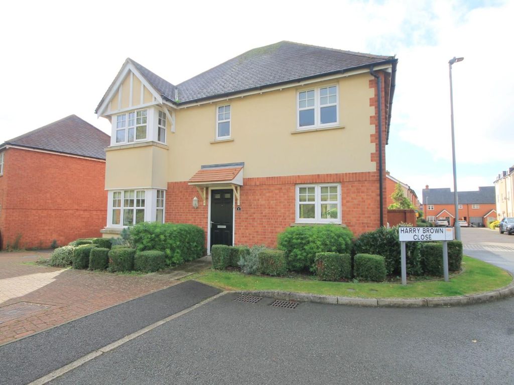 Harry Brown Close, Northampton NN5  