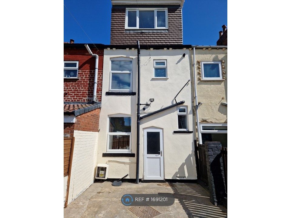 4 bed terraced house to rent in Painthorpe Lane, Crigglestone