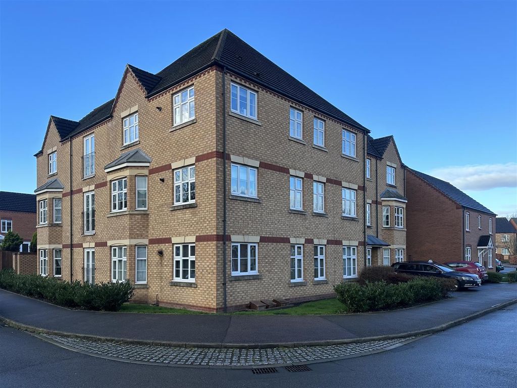 2 bed flat for sale in Darwin Crescent, Loughborough LE11, £149,000