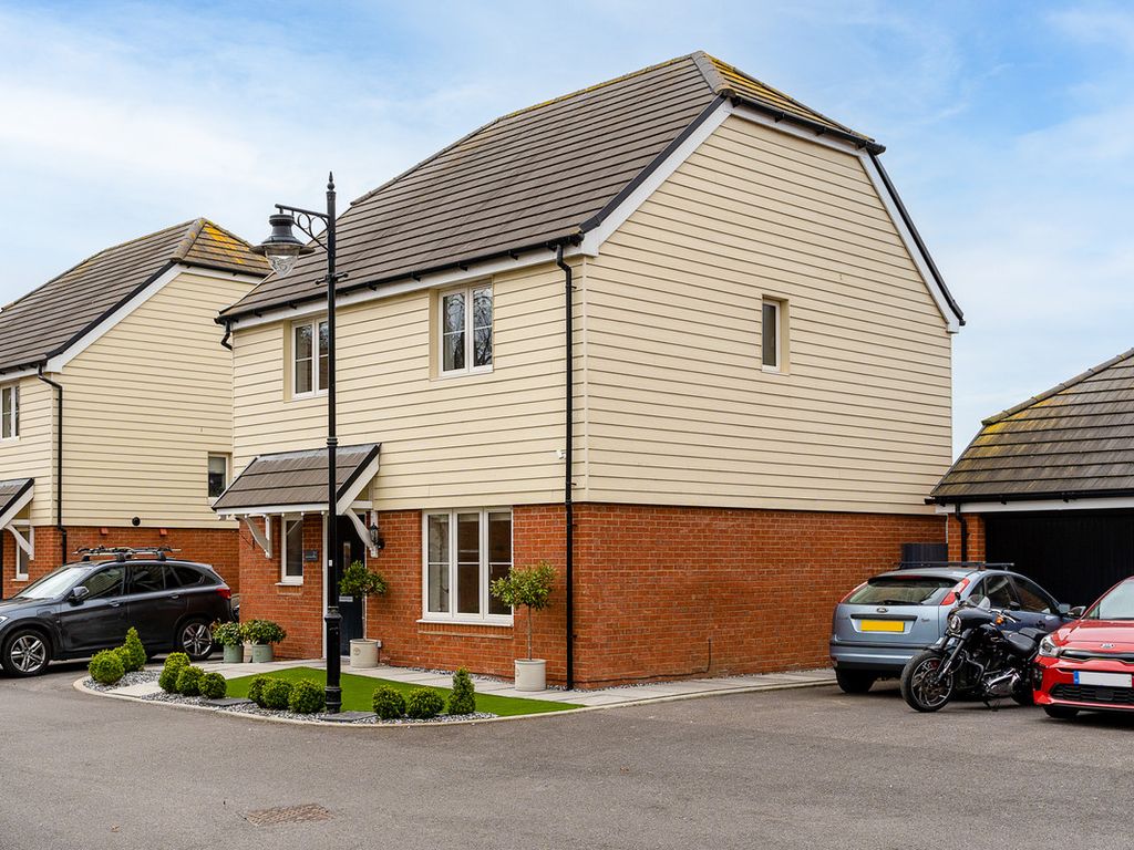 4 bed detached house for sale in Skylark Rise, Worthing BN12, £475,000