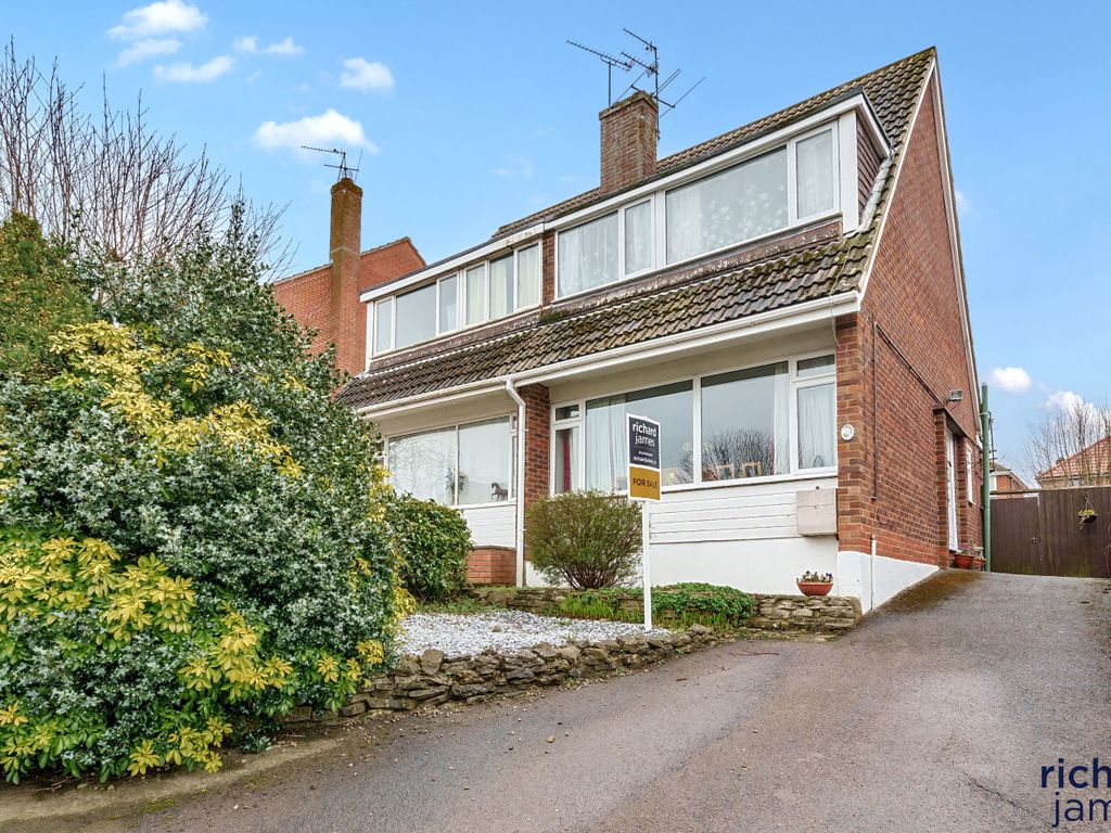3 bed semidetached house for sale in Folly Crescent, Highworth