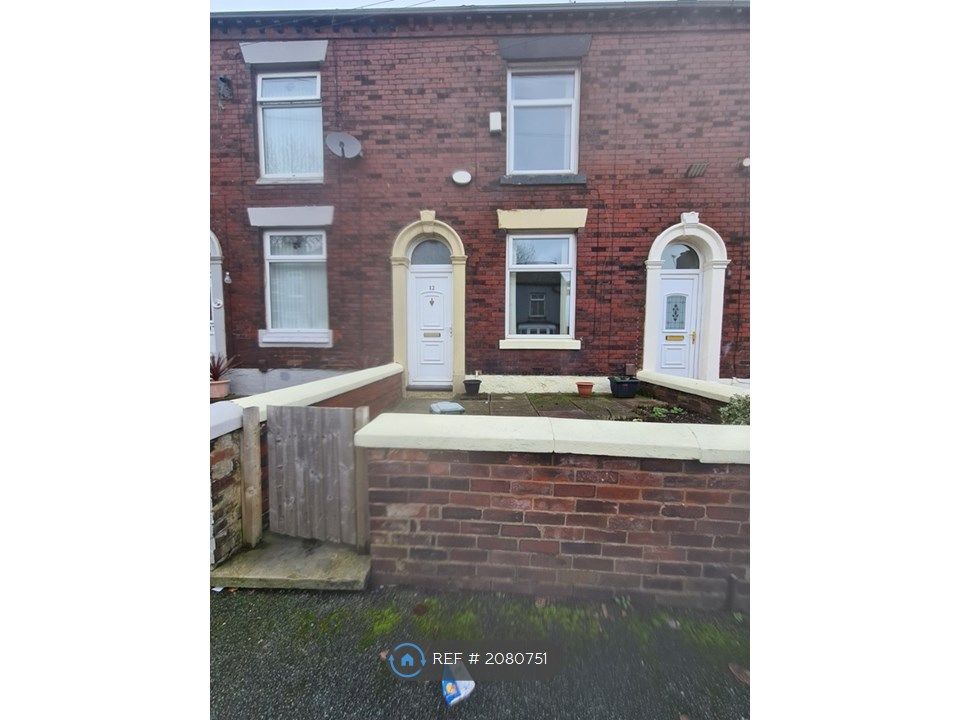 2 bed terraced house to rent in Queens Road, Chadderton, Oldham OL9, £