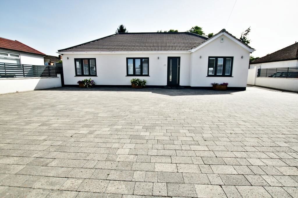 4 bed detached house for sale in Heathwood Gardens, Swanley BR8, £