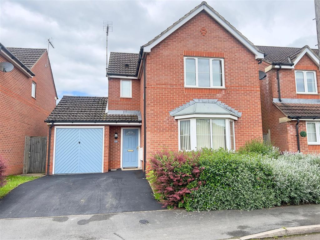 3 bed detached house to rent in Central Drive, Wingerworth