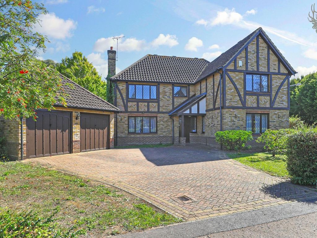 4 bed detached house for sale in The Paddocks, Stapleford Abbotts