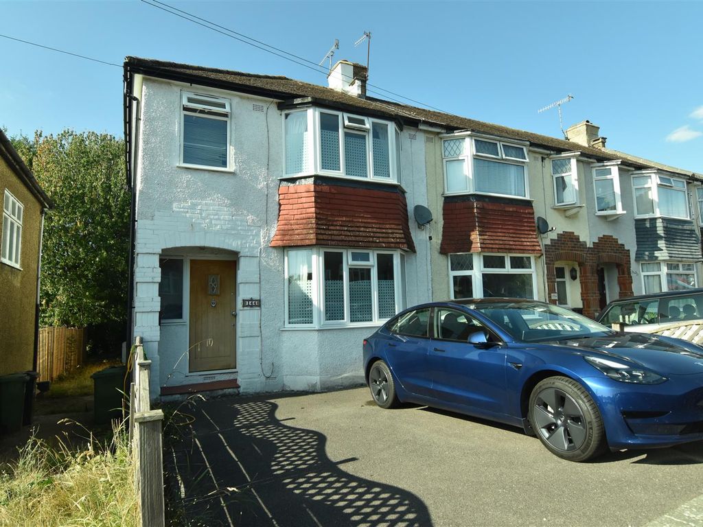 3 bed property to rent in Prince Albert Square, Redhill RH1 Zoopla