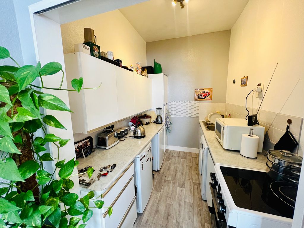 Studio for sale in Hartfield Road, Eastbourne BN21, £115,000 Zoopla