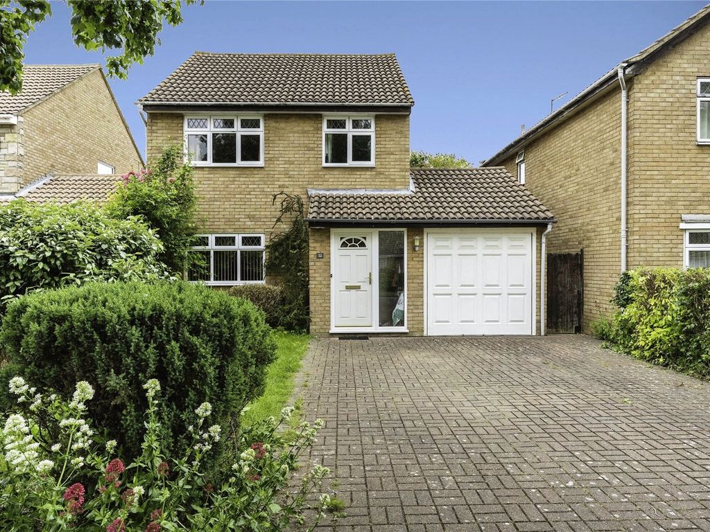 3 bed detached house for sale in Douglas Road, Bedford, Bedfordshire