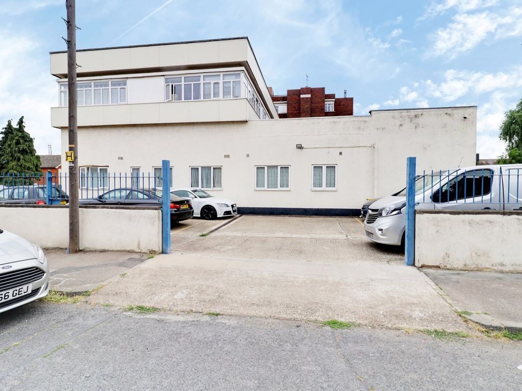 1 bed flat for sale in Dock Road, Tilbury RM18 Zoopla