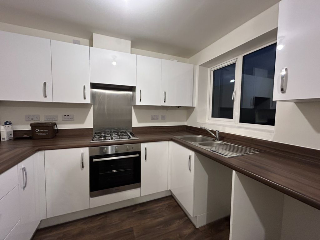 3 bed semidetached house to rent in Shire Walk, Winsford CW7, £1,200