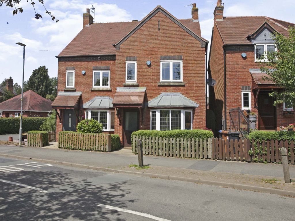 4 bed semidetached house for sale in Station Road, Stoke Golding