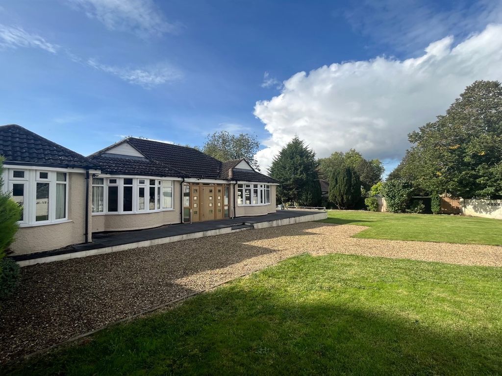 3 bed bungalow to rent in Iffley Turn, Oxford OX4, £2,350 pcm Zoopla