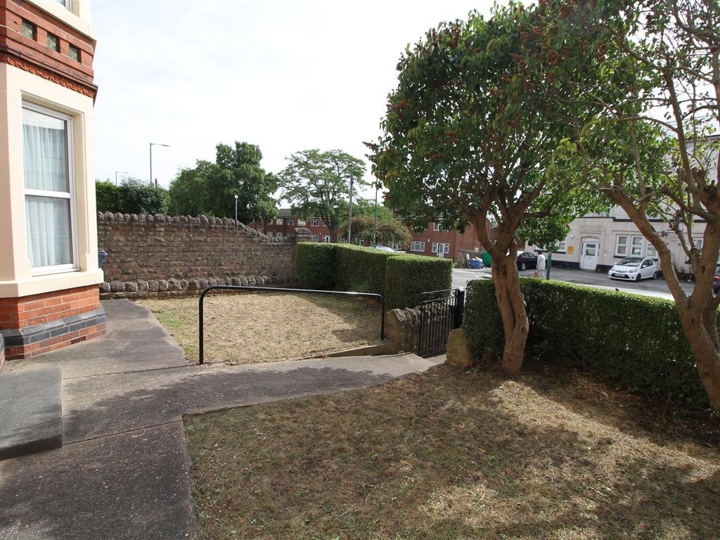 2 bed flat to rent in Highbury Road, Bulwell, Nottingham NG6, £750 pcm