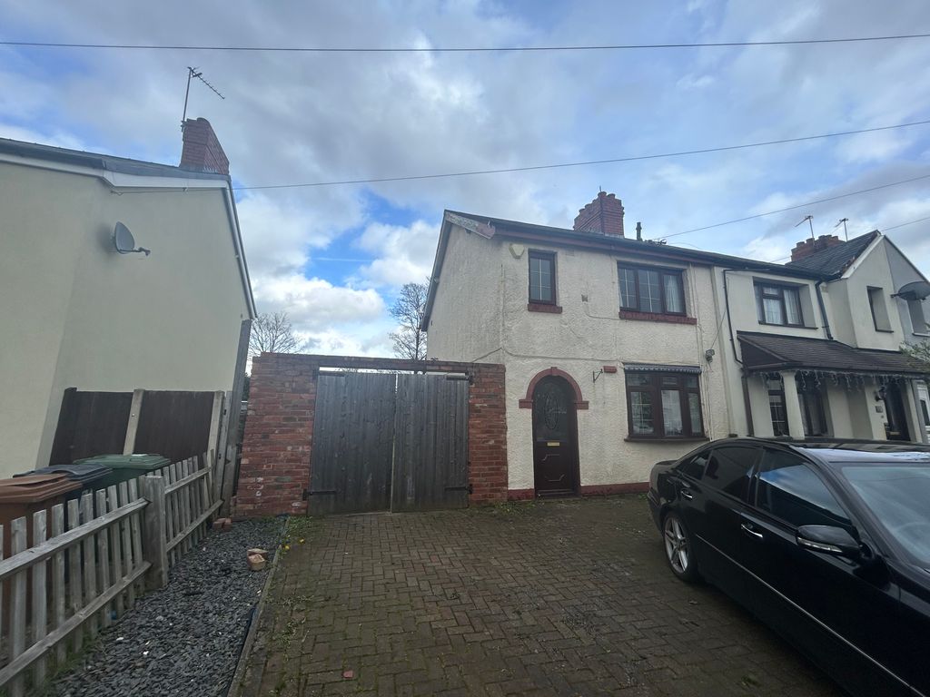 3 bed property to rent in Lawrence Street, Willenhall WV13, £950 pcm