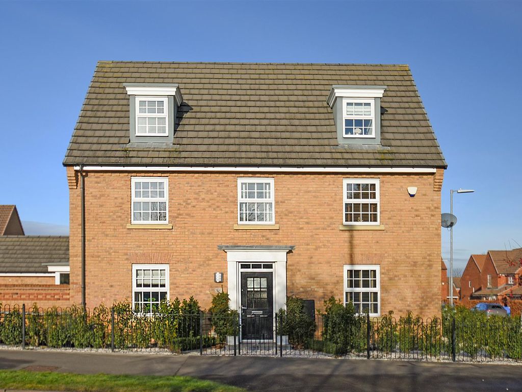 5 bed detached house for sale in Rosemary Way, Beverley Parklands